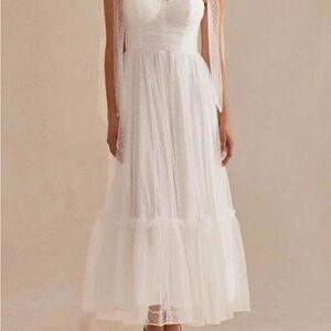 Elegant White Sleeveless Dress